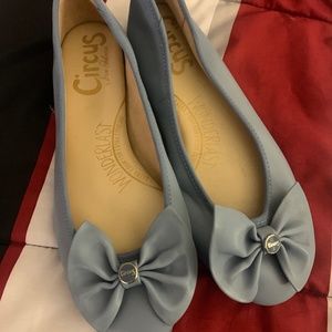 Blue bow flats